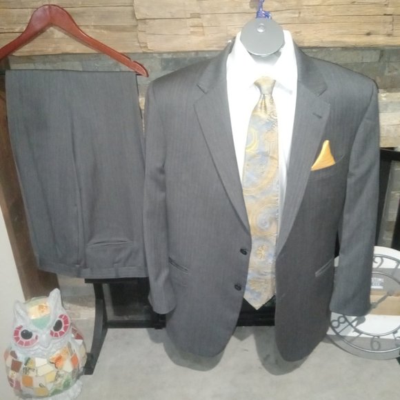 Jos. A. Banks Grey Herringbone 100% Wool Suit 44R Jacket & 35x30 pants - Picture 2 of 7